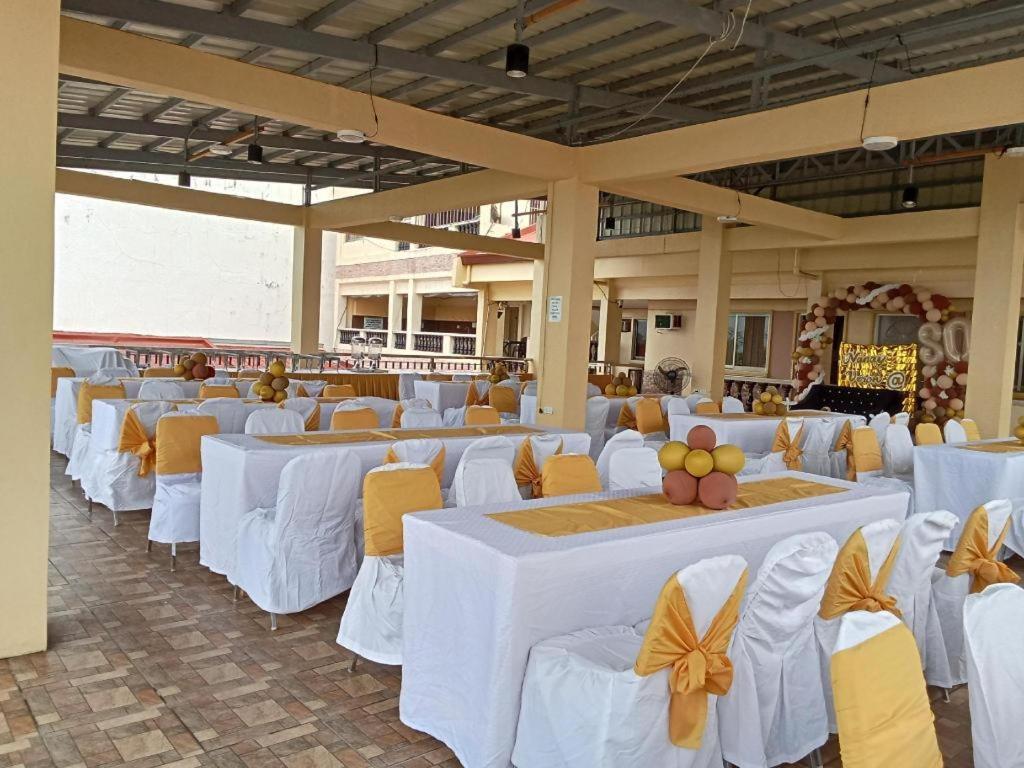 Suzuki Beach Hotel Olongapo Exterior photo
