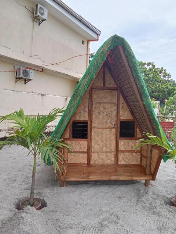 Suzuki Beach Hotel Olongapo Exterior photo