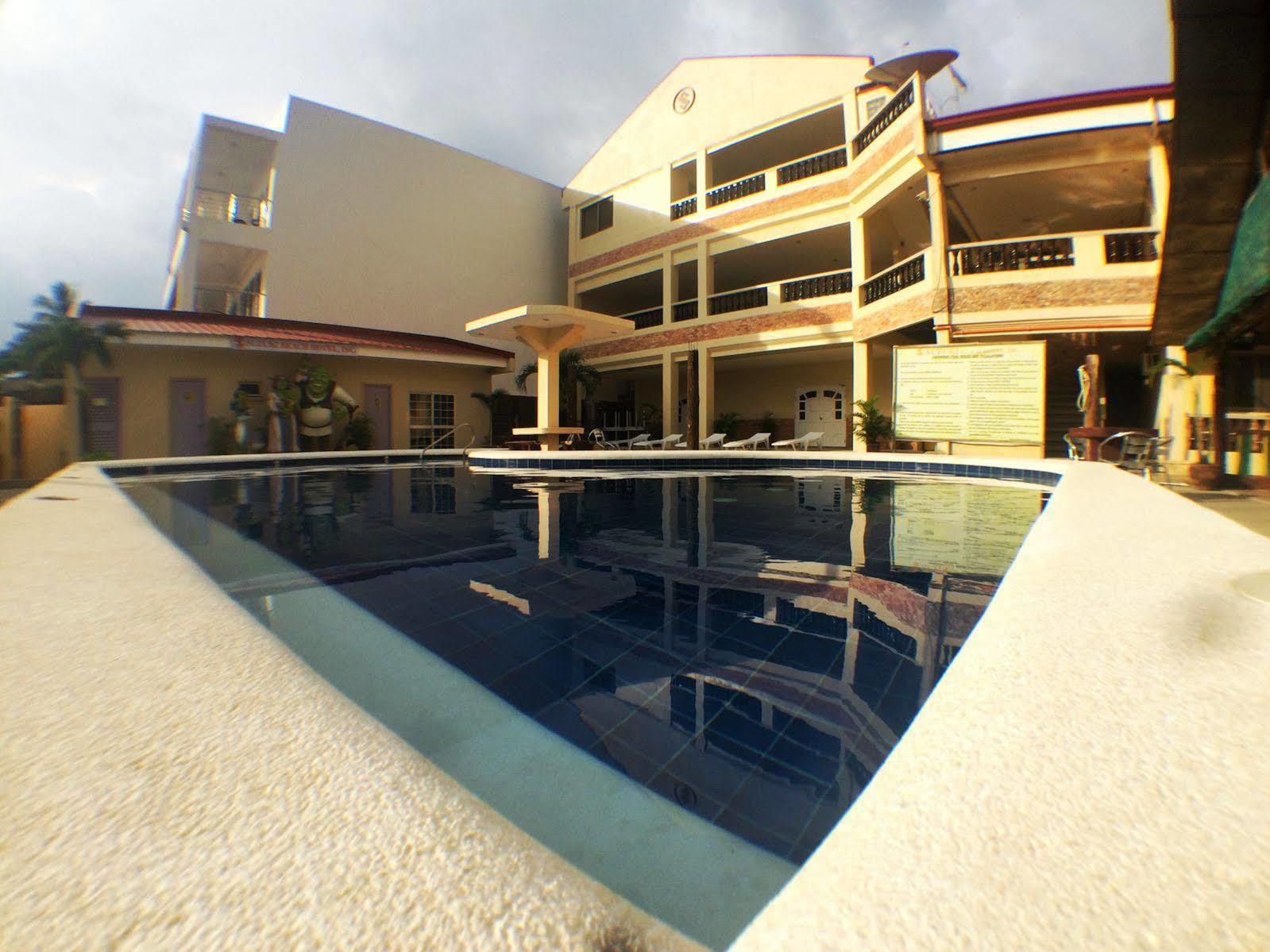 Suzuki Beach Hotel Olongapo Exterior photo
