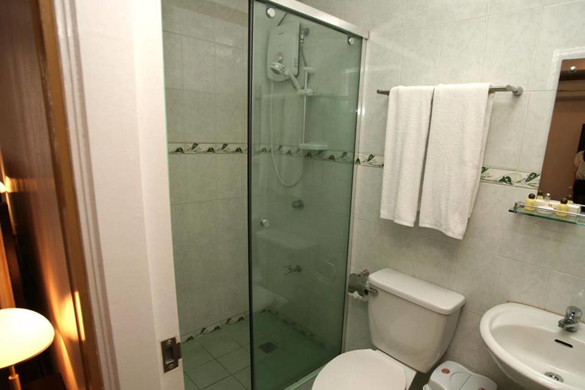 Suzuki Beach Hotel Olongapo Exterior photo