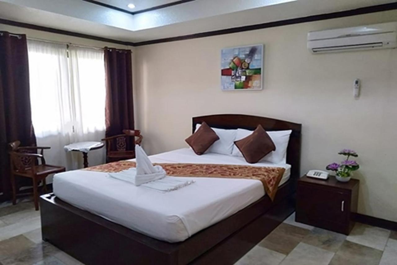 Suzuki Beach Hotel Olongapo Exterior photo